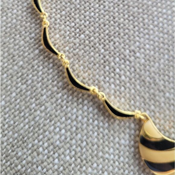 New! Choker Style Collar Linked Necklace - Picture 4 of 5